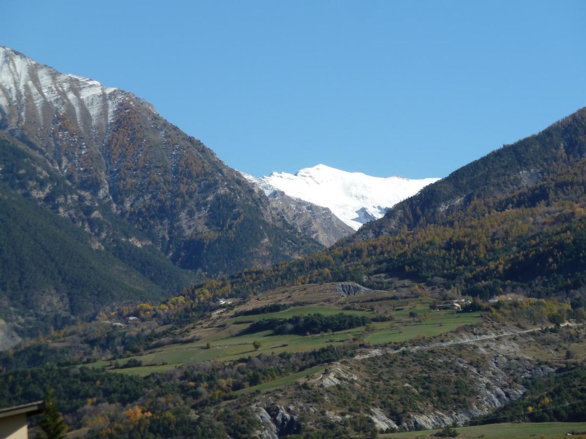 Vue Sur Les Montagnes Lägenhet Embrun Exteriör bild