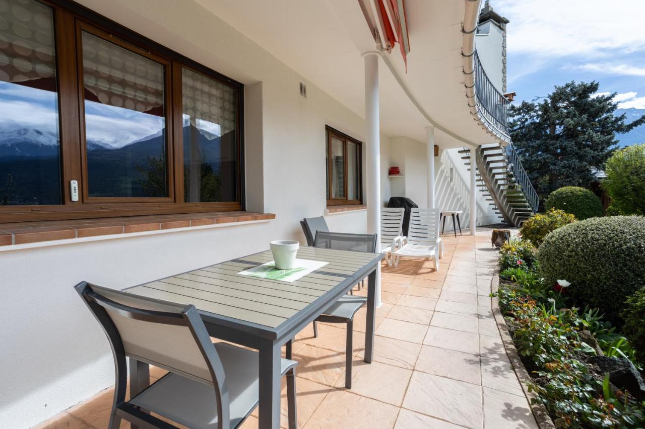 Vue Sur Les Montagnes Lägenhet Embrun Exteriör bild